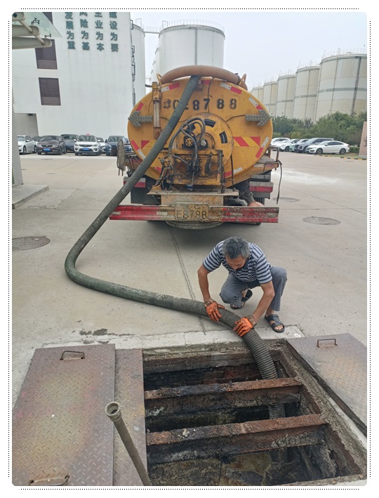 萨嘎隔油池清掏