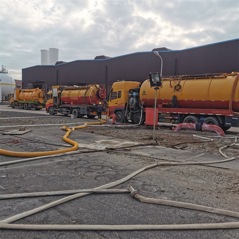 萨嘎污水池清理