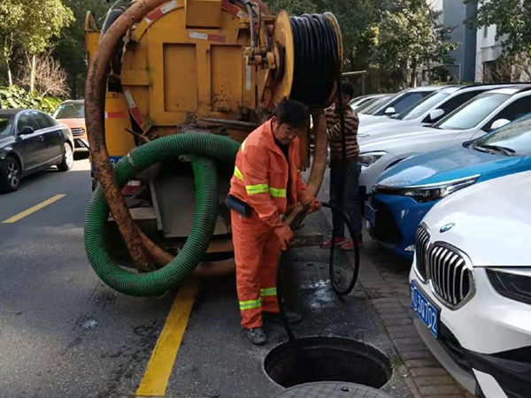 萨嘎排污管道清淤